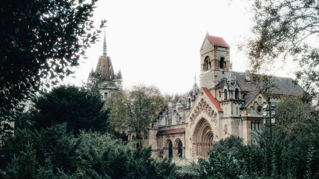El Castillo de Drácula de Budapest se encuentra dentro del Varosliget